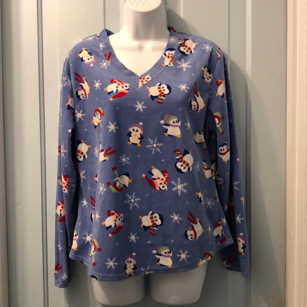 Intimate Essentials fleece penquin top Size M